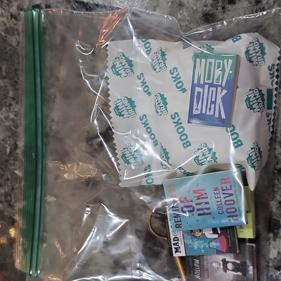 Zuru Mini Brands Book Set - Picture 6 of 6